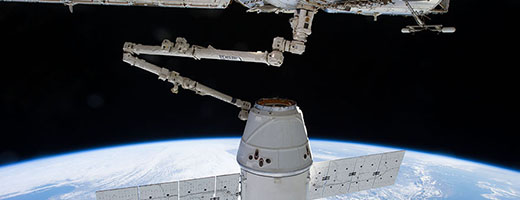 Le Canadarm2 relâche Dragon dans l'espace depuis la Station spatiale internationale