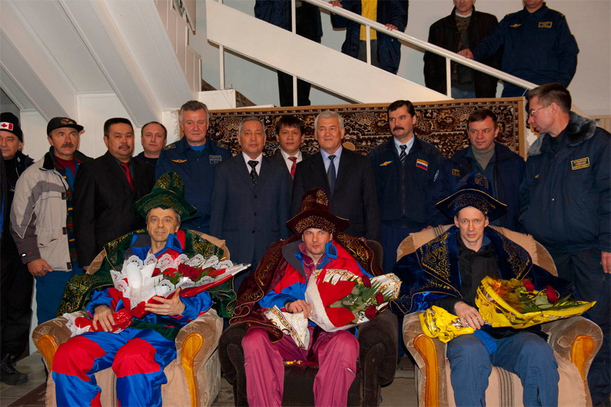 Robert Thirsk, Roman Romanenko and Frank De Winne received a warm welcome from Kazakh authorities